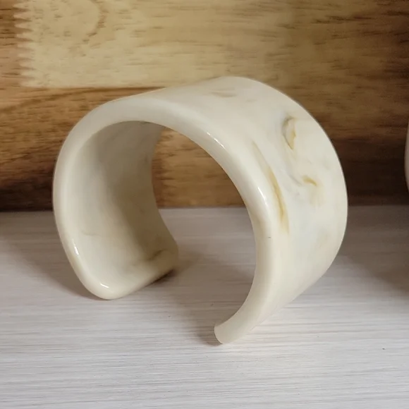 Cream Marbled Cuff Bracelet, Metal Free - Picture 4 of 5